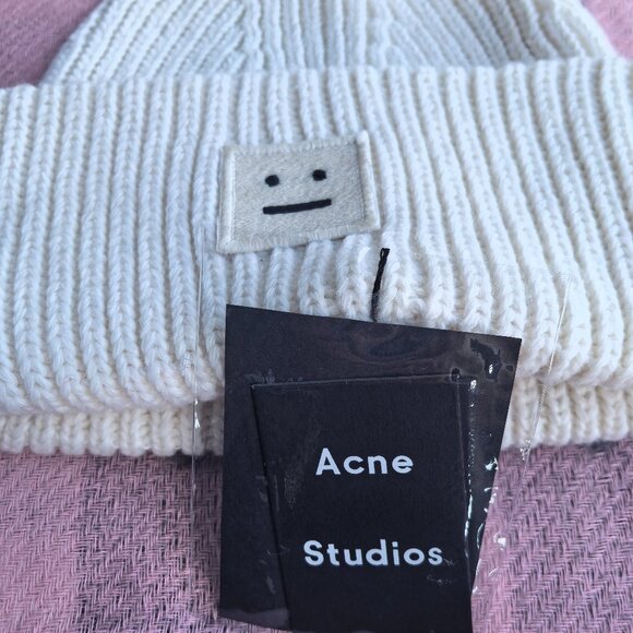 Women's White and Cream Hat - Picture 6 of 6